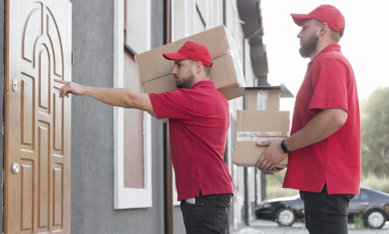 front-view-delivery-man-with-packagaes - مرينا لتجارة اثاث مستعمل
