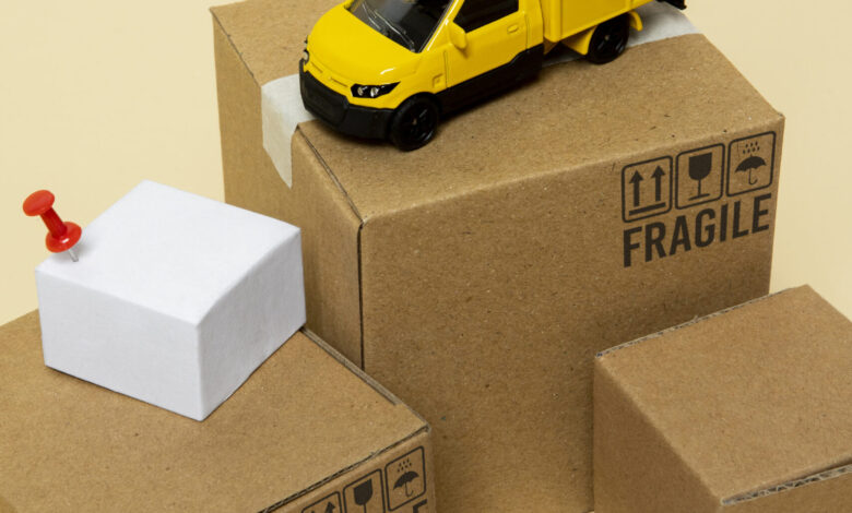 high-angle-yellow-truck-boxes - مرينا لتجارة اثاث مستعمل