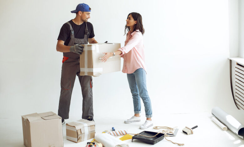 The young and cute family repairs the room - مرينا لتجارة اثاث مستعمل