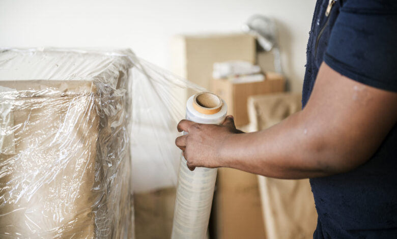 Black man moving furniture - مرينا لتجارة اثاث مستعمل